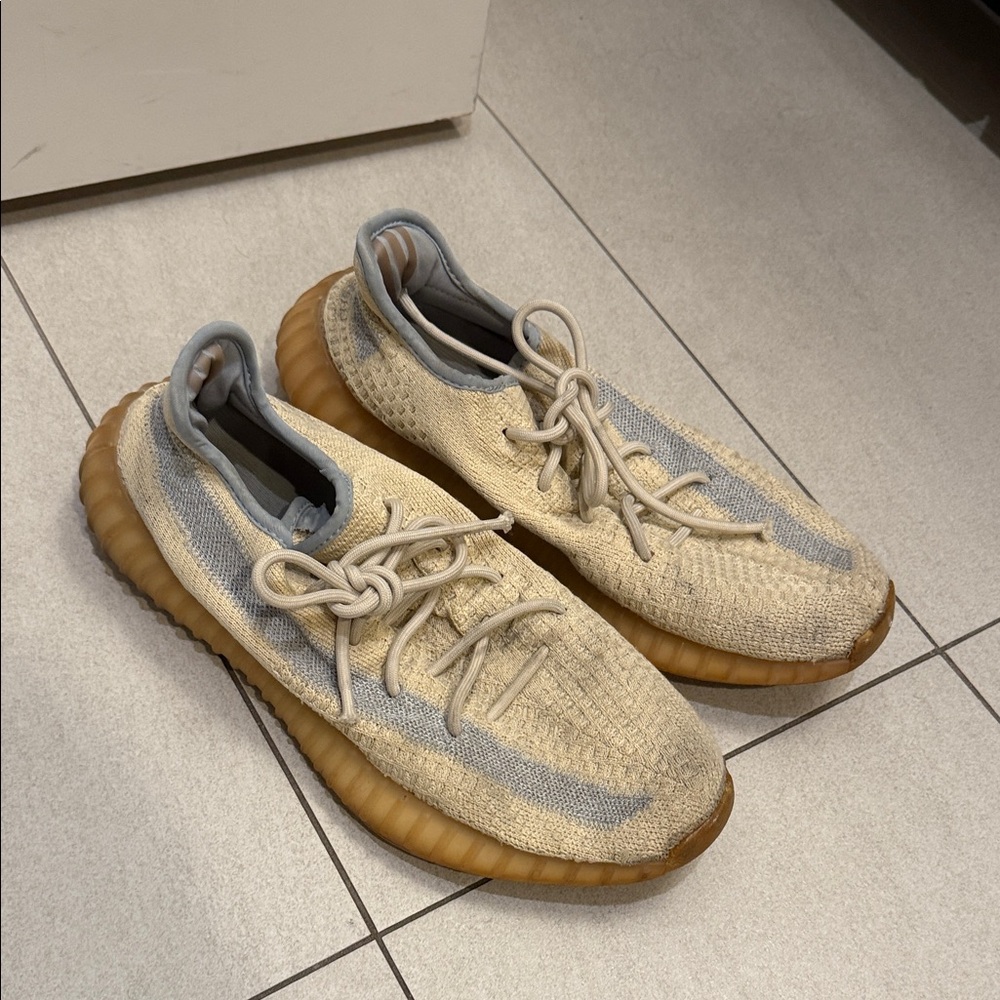 Yeezy Boost 350 V2 - blue and cream